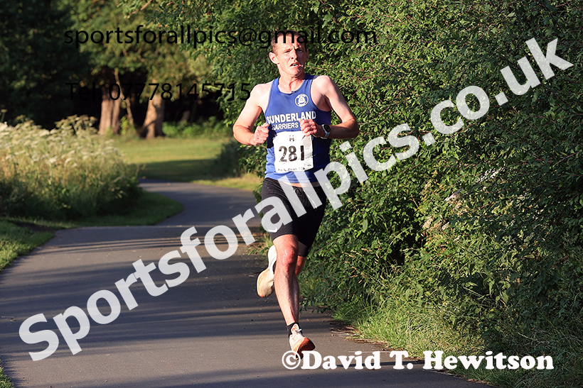 The 2025 Tynedale Pie n Peas 10k Road Race, Ovington to Low Prudhoe, Northumberland. Photo: David T. Hewitson/Sports for All Pics
